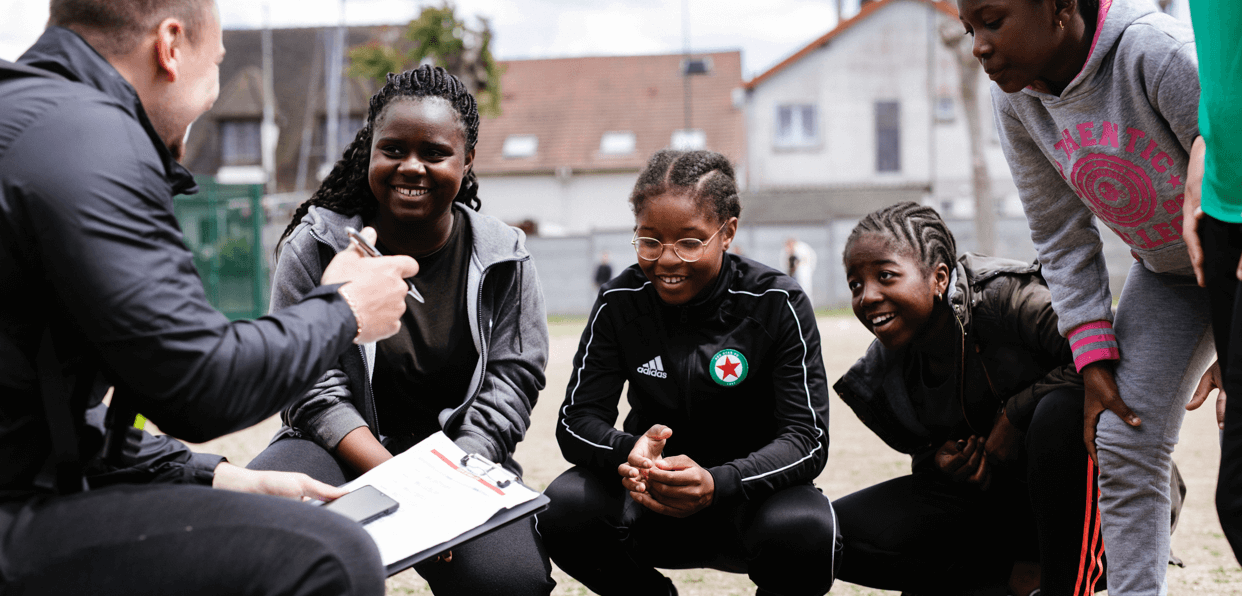 Construire un avenir meilleur pour les jeunes de quartiers défavorisés grâce aux actions de Sport dans la Ville